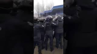 Столкновения людей и полиции в Полтавской области