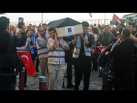 Protestas en Esmirna tras el cambio del alcalde al partido AKP de Erdogan