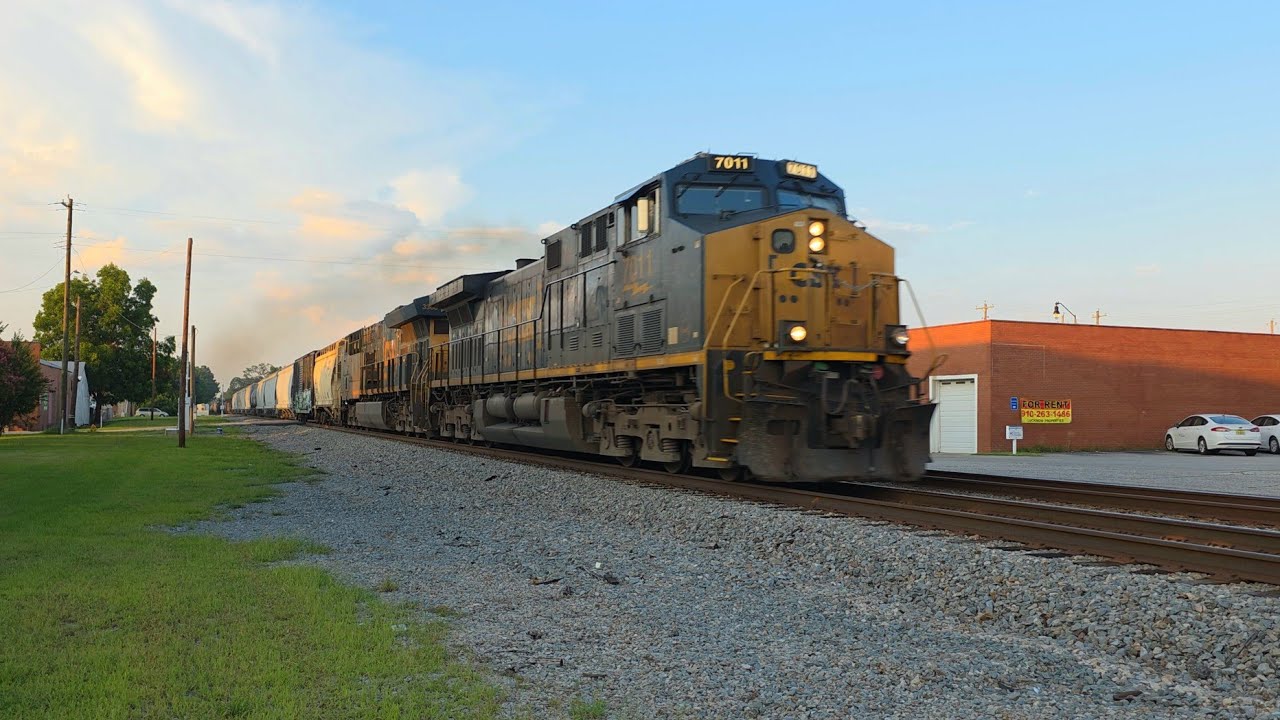 Awesome CSX 90s Square Tag K5LA Horn on CSX CM44AC 7011 - Reprise