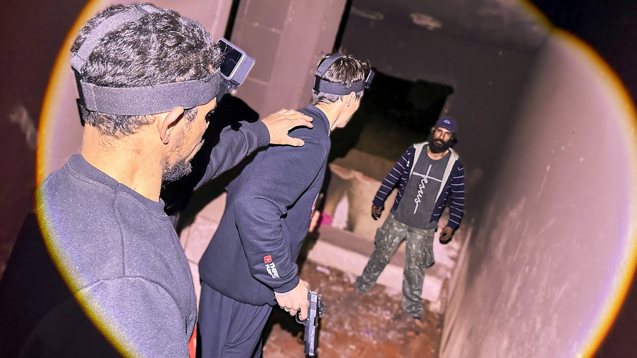 Помогите! Меня застал врасплох этот страшный человек посреди ночи.