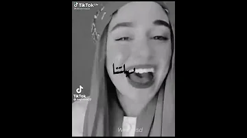 كل ما اتصور صورة لازم بتبان فيها دبلتنا حبيتك قلبي ليكي لفيته ف هديه غناء من فتاة رائع 