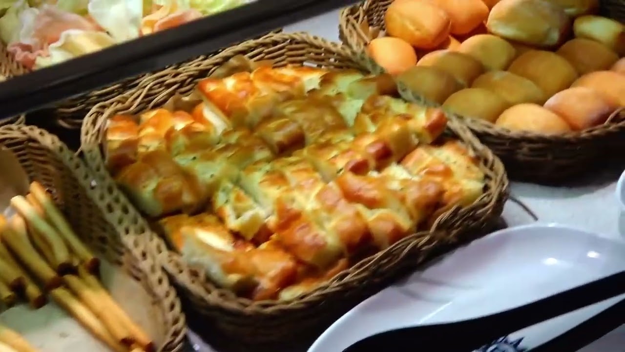 OK2512 N02 MSC Bellissima Marketplace Buffet