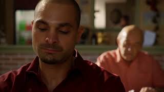 Better Call Saul S03E08-5 Nacho Breaks the AC So Hector Takes Off His Coat He Steals Hector s Drugs
