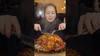 Pittige en heerlijke mukbang met een hele geroosterde kalkoen 🦃😋 #shorts #eatingshow @rojevlogs