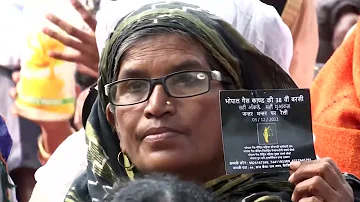 WARNING: GRAPHIC CONTENT - Bhopal gas leak victims protest on anniversary