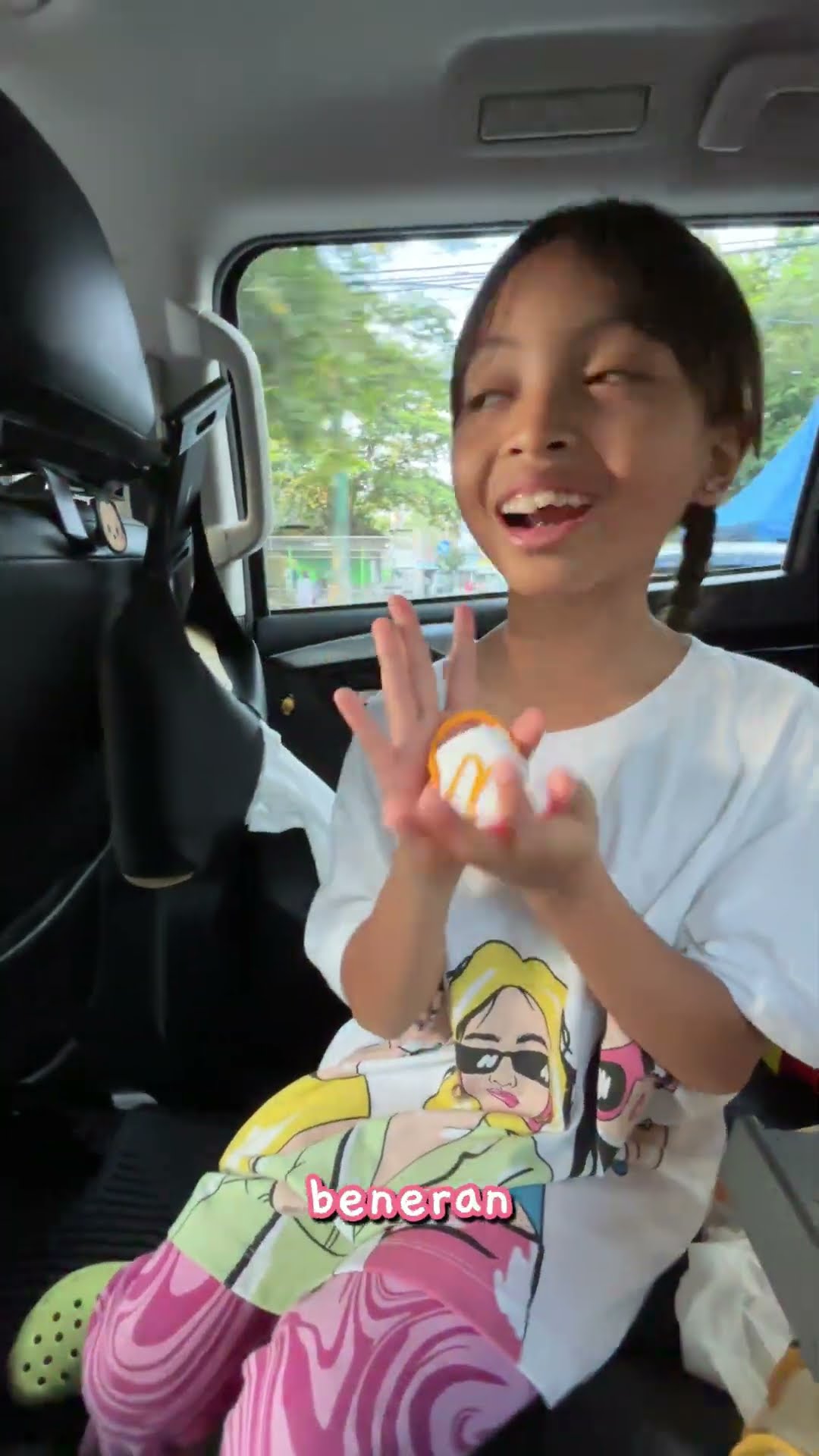 LEIKA UNBOXING HADIAH DARI MCD, APA YA KIRA KIRA? #leika #shorts