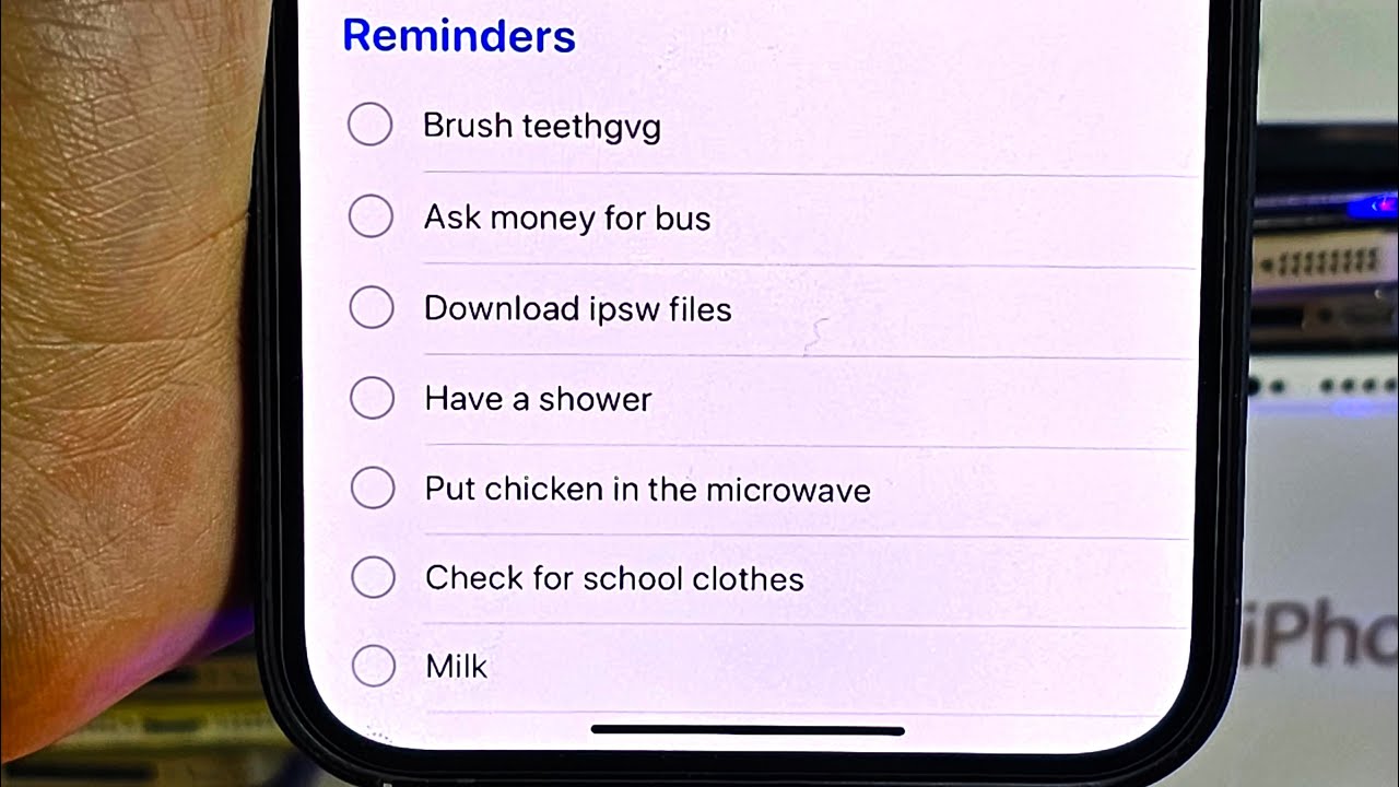How to set a reminder on iPhone - YouTube