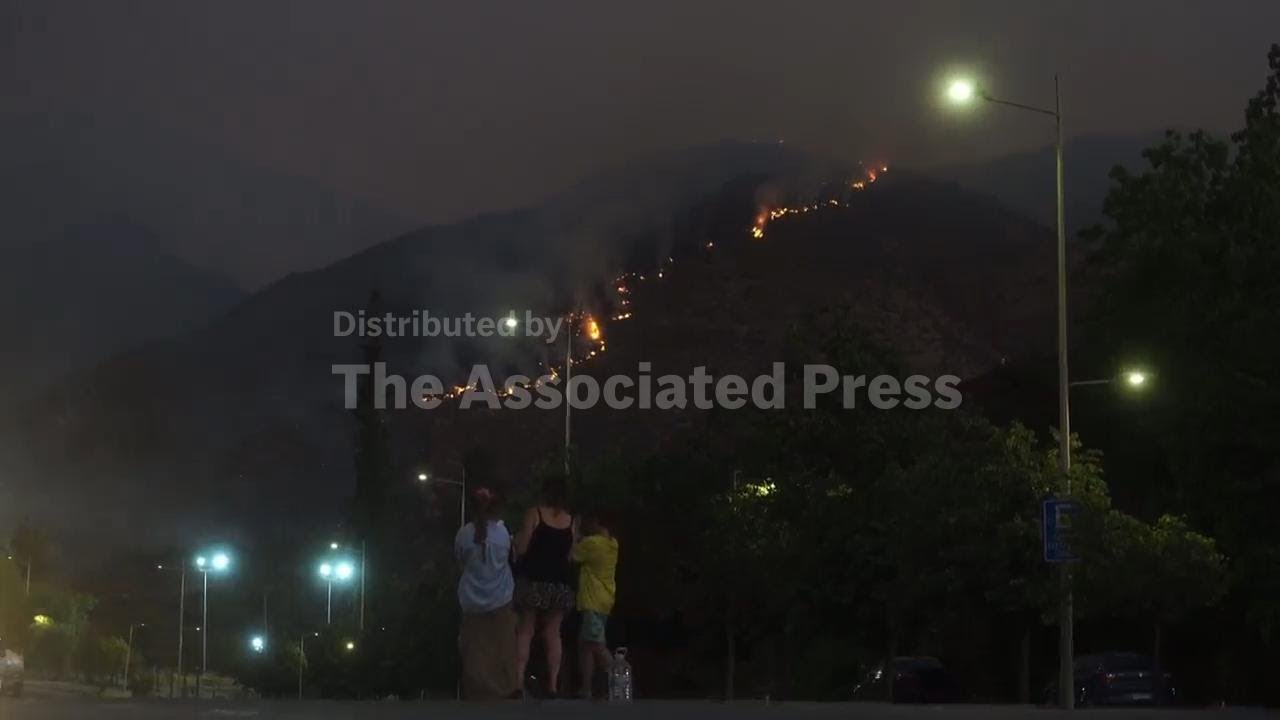 Chilean capital on alert as fires spread through nearby hills