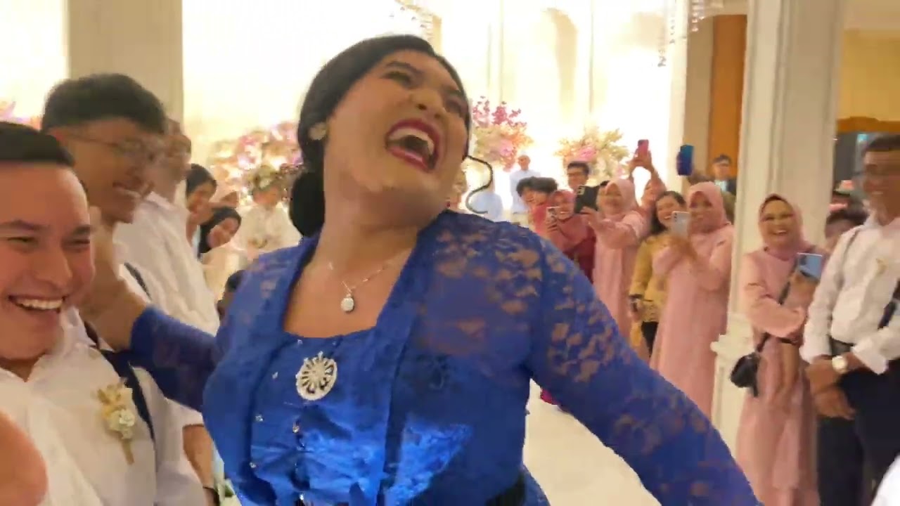 Prosesi kirab gedung istana muara ada abah ambu lucu