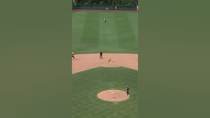 Ain’t no way he did that.. #savannahbananas #baseball #mlb #bananaball