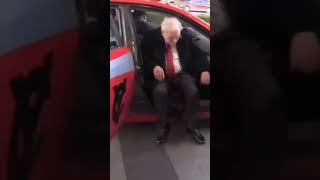 Asking Warren Buffett; Who pay the restaurant bill? Wealth