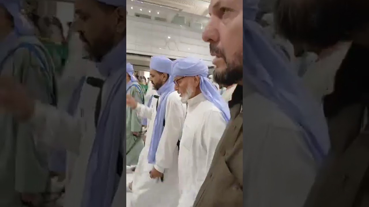  في البقاع المقدسة  يحط الرحال شيخ الطريقة الصوفية البودشيشية بالجزائر سيدي عبد الحفيظ رفقة مريديه 🤍