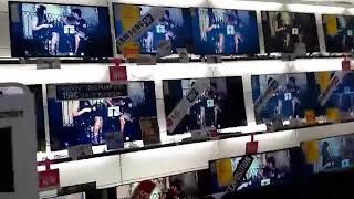 Exposition Plumes De Pacotilles - Hypermarche Auchan Val Deurope