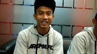 Empat Seniman Angklung Beruntung Dapat Kejutan dari CEO Arema FC