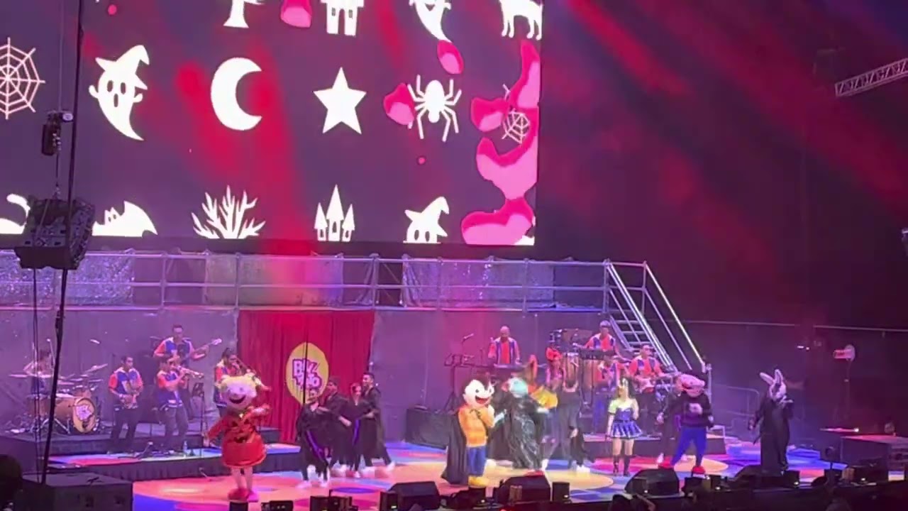 La Bruja @BelyyBetoOficial Arena Monterrey 2022