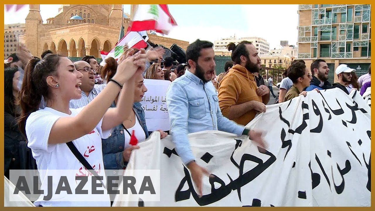 احتجاجات في لبنان بمناسبة الذكرى الخامسة والسبعين لاستقلاله عن فرنسا | الجزيرة الإنجليزية