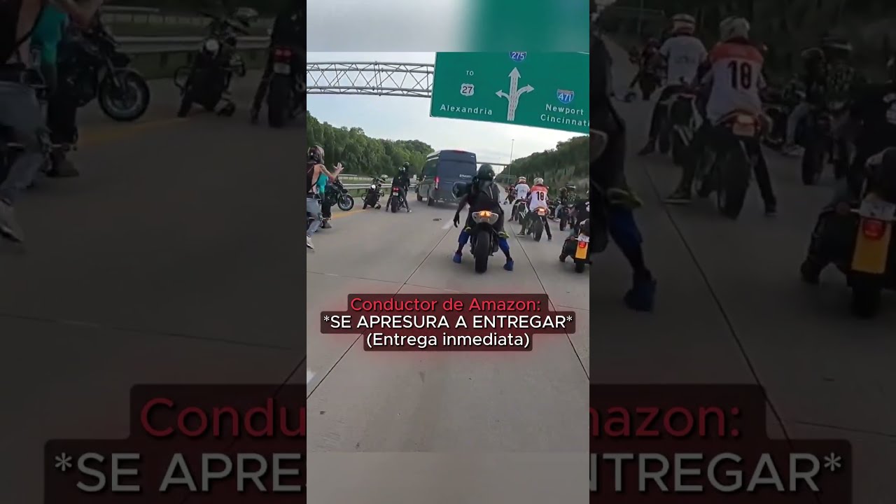 ¡Repartidor de Amazon no frena ante bloqueo de motociclistas! 📦🚐💨 ¡Tensión en la autopista! 🚨