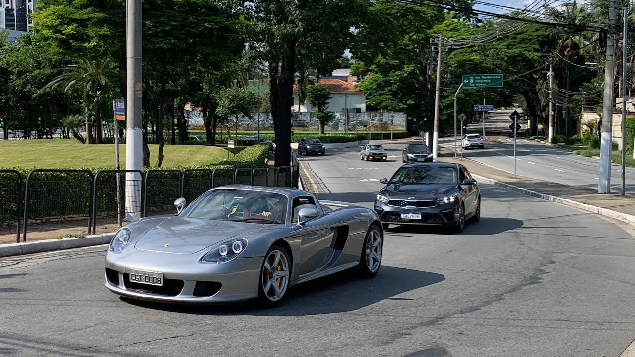 Porsche Carrera GT Rodando Pelas Ruas