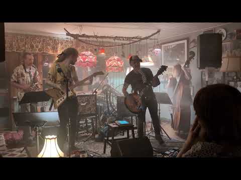 Dan Viktor & Böksholm - Det luktar tonåring (Nirvana - Smells Like Teen Spirit) (@Filip)
