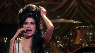 Amy Winehouse - You know I'm No Good - Live At Shepherds Bush Empire - 720p HD Resimi