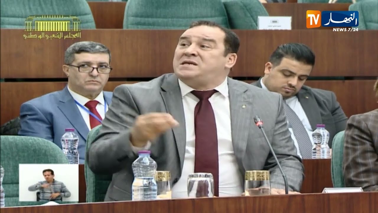 وزير الإتصال : 