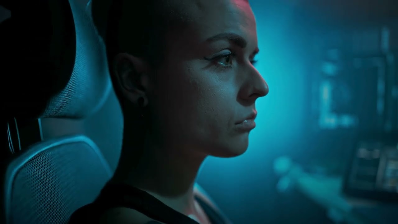 VideoVault Stock Video: Hacker observes exactly what happens on the screens