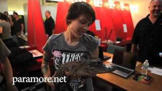 Tegan Quin & Paramore meet and greet alligator