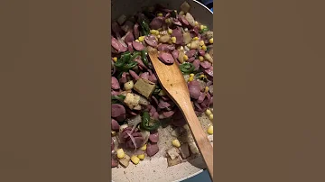 صينية النقانق الوصفة بسيطةتابعي الفيديو للنهايةوشاركيني رأيك إذا جربتيه لاتنسين تشتركين بقناة هوفا 