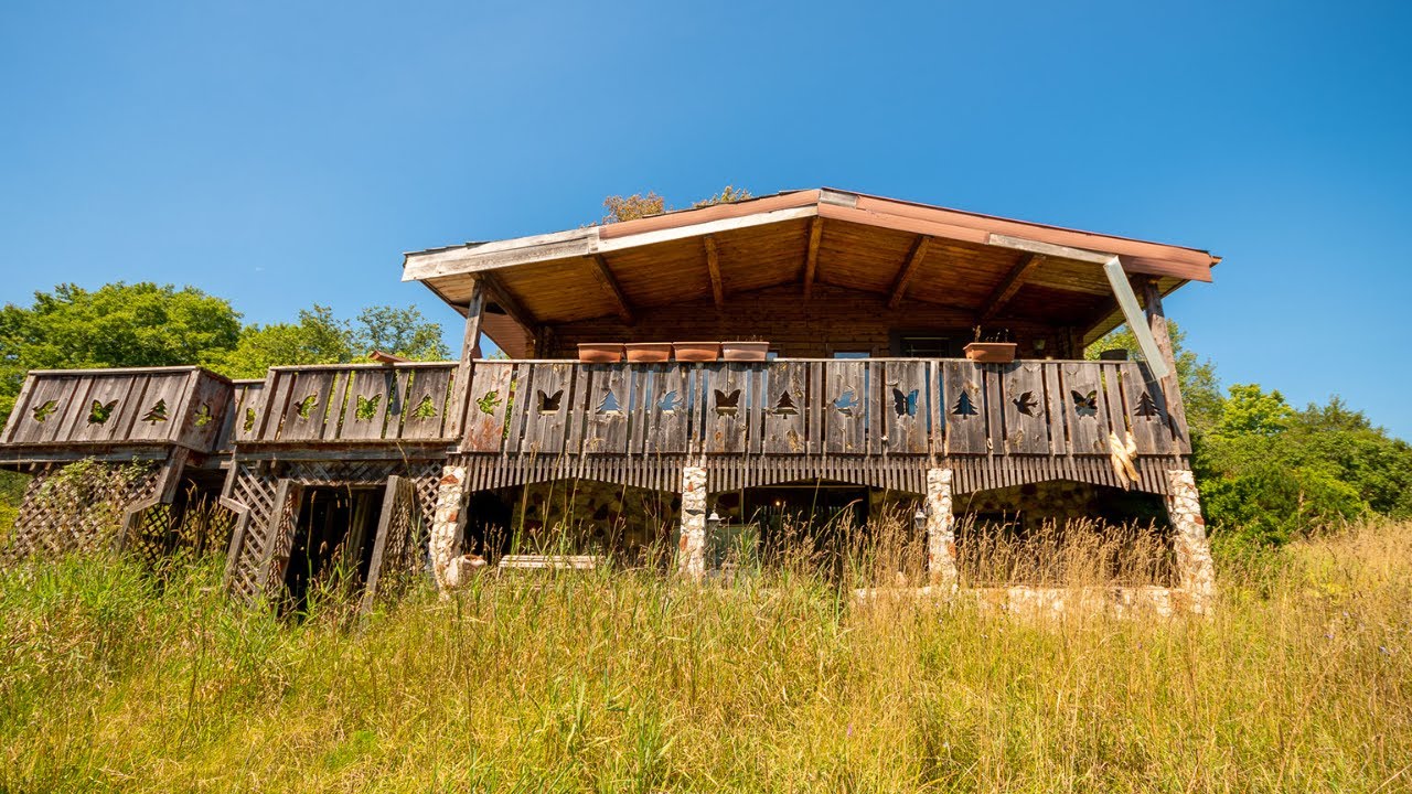 Exploring a Strange Abandoned Ranch House in the Middle of Nowhere