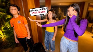 ELAS TENTARAM CONVENCER O RICARDINHO DE FICAR…