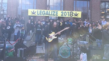 Laith Al-Saadi performs national anthem at 2018 Hash Bash