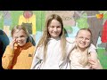 Vrijwilliger Arjen helpt Basisschool 't Prisma met de Kinderpostzegelactie