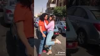 ابعدي عنه بدل مافعصلك بزك