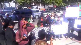 Aksi Demo ke kantor XL.m4v screenshot 5