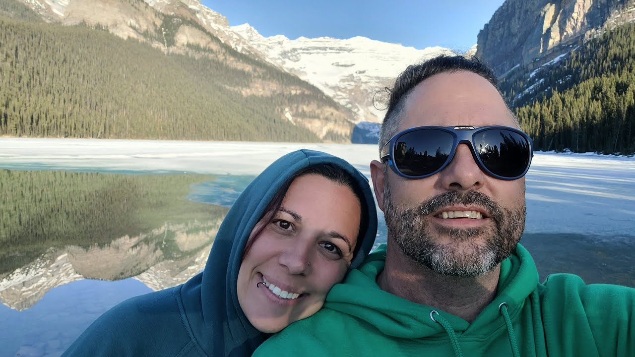 Ultimate Banff Adventure: Lake Louise & Lake Agnes Hike through Majestic Mountains and Glaciers!