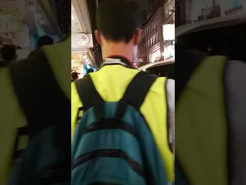 11.5晚上有過千反警暴力遊行的黑衣人，沿金馬倫道前往漆咸道目標是撑警的店舖同佢粉飾裝修！