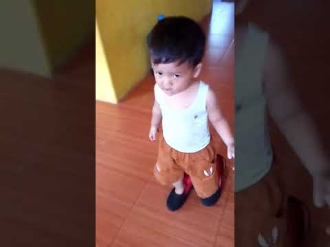 Anak kecil gaya Tante - tanteu