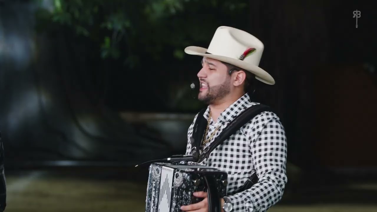 Watch Raul Beltran - Mas Perro - ( Video Musical) on YouTube Watch Raul Beltran - Mas Perro - ( Video Musical) on YouTube