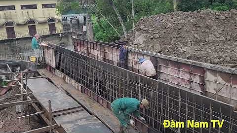 Lắp ghép cốp pha kênh xả trạm bơm và bơm bê tông #damnam #thuyloi #xaydung 