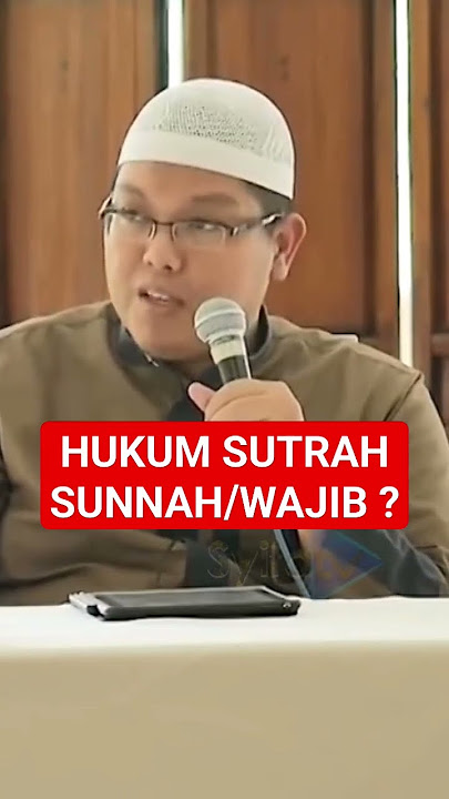 Hukum sutrah adalah sunnah jadi lebih baik kita sholat mencari sutrah, karena pahalanya lebih!!