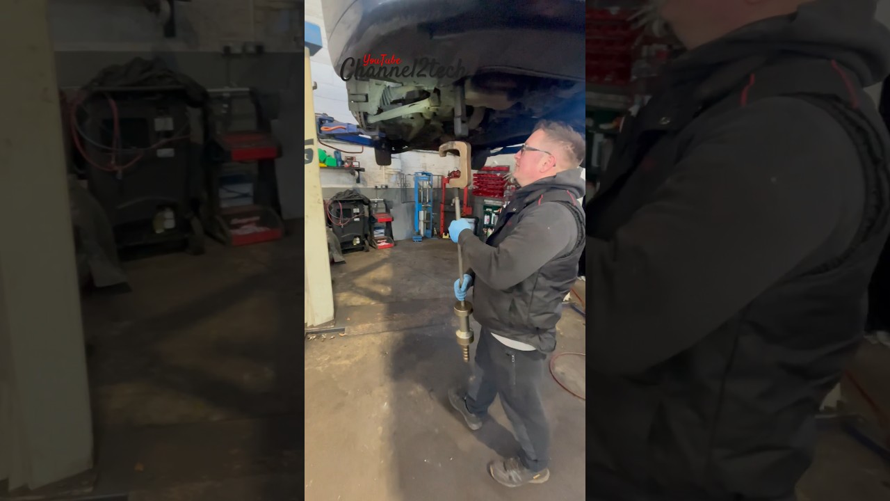 Ball joint removal in seconds 🕰️ 