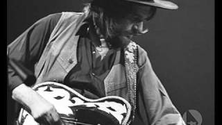 Watch Waylon Jennings Clyde video