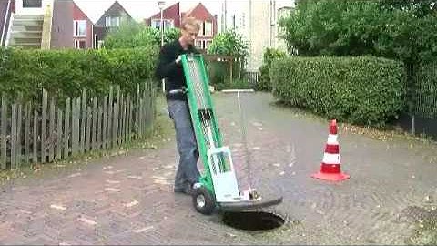 Remove manhole cover with Tiller®-liftmobile, Public works, www.tiller.eu