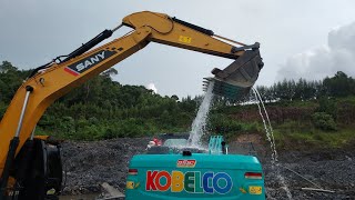 น้องช่วยพี่ตักน้ำล้างรถ.SANY SY215C ACE..KOBELCO SK200 รุ่น 10.Thailand machinery