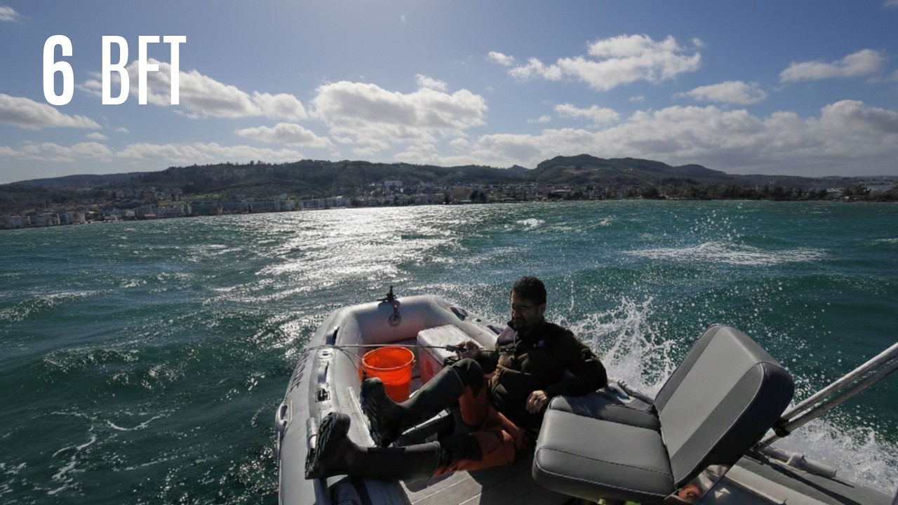В разгар шторма на маленькой лодке! Всего один участник. Как мне удалось спастись?