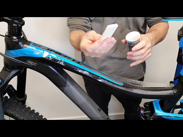 Démo de pose film protecteur Clearprotect top tube 