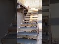 Монолитная лестница на одном косоуре по центру