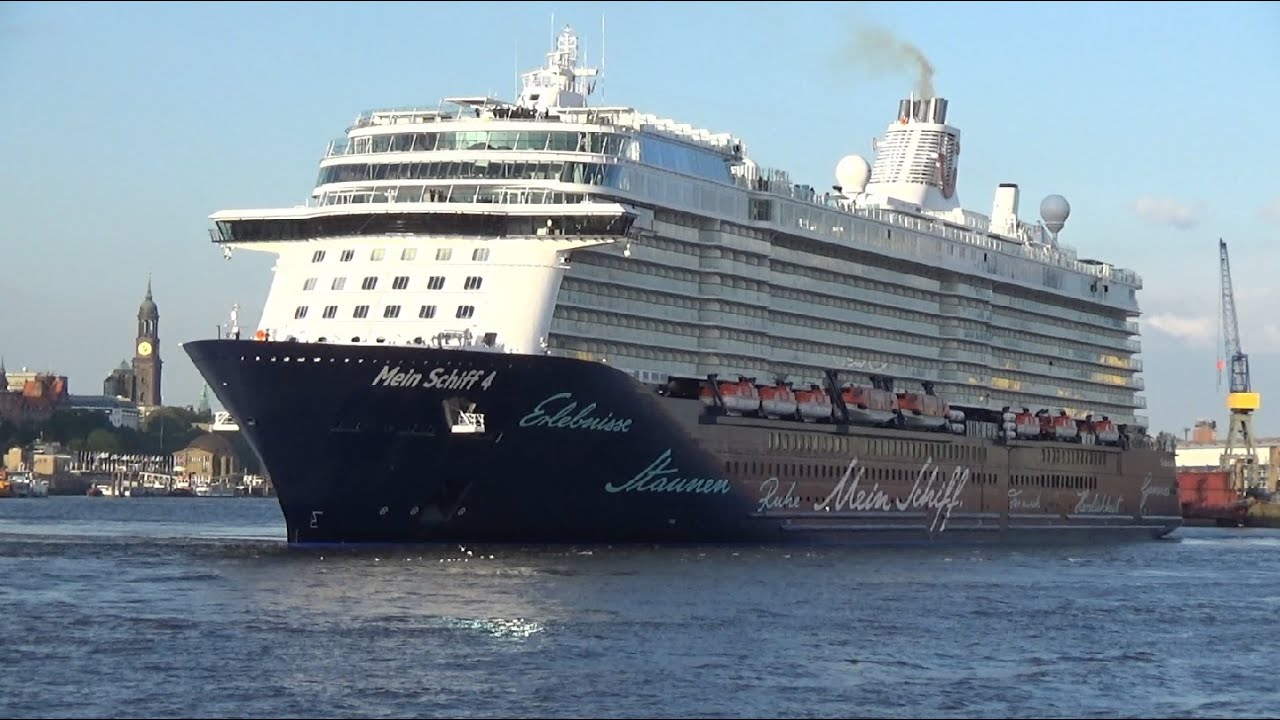 MEIN SCHIFF 4 - Drehen und Vorbeifahrt im Hamburger Hafen ...