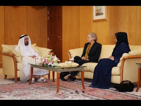 صاحب السمو حاكم الشارقة يستقبل رئيسة الجامعة الأمريكية في القاهرة بحضور الشيخة بدور القاسمي