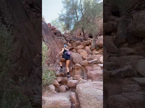 Video: Pārgājiens Camelback kalnu takā Arizonas centrālajā Fīniksā